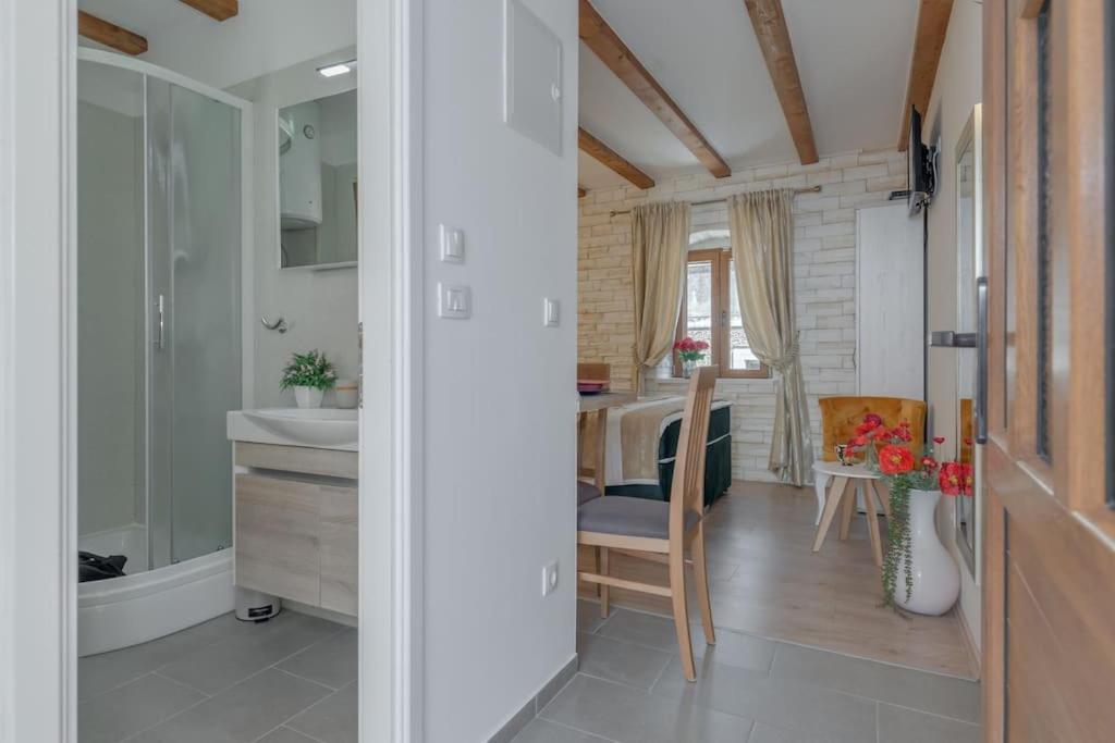 Diva 1,Stylish Old Town Studio Apartment Near Beach Split Bagian luar foto