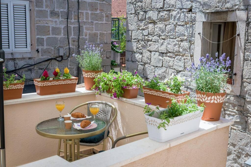 Diva 1,Stylish Old Town Studio Apartment Near Beach Split Bagian luar foto