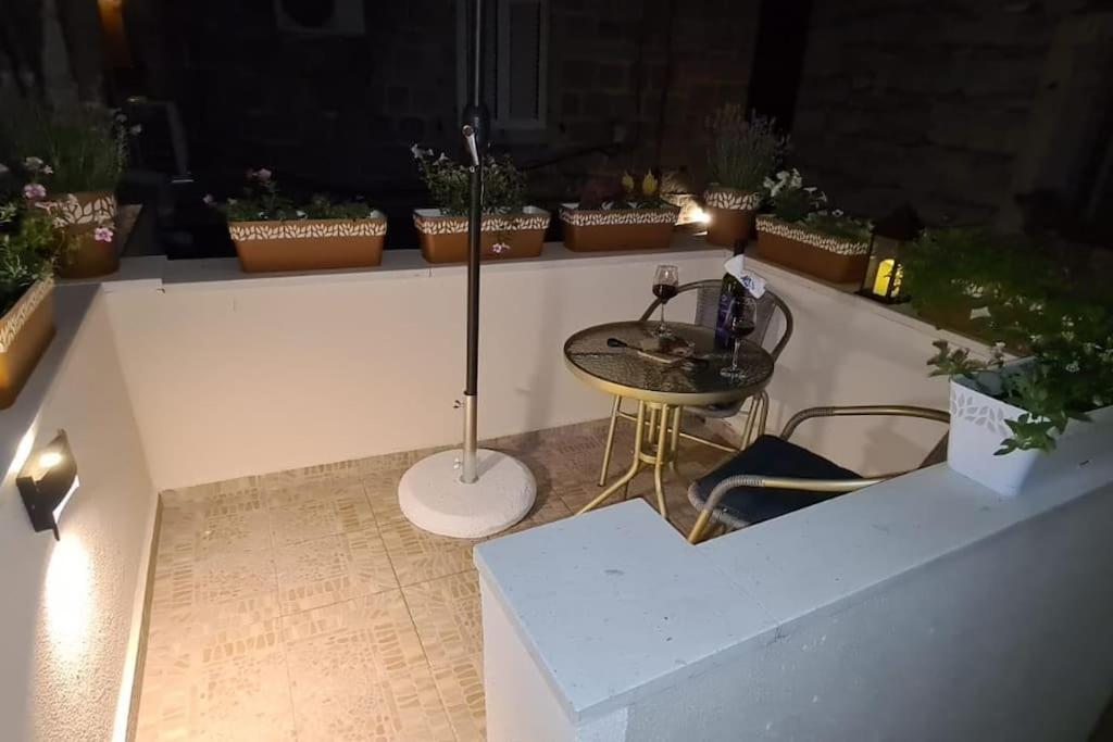 Diva 1,Stylish Old Town Studio Apartment Near Beach Split Bagian luar foto