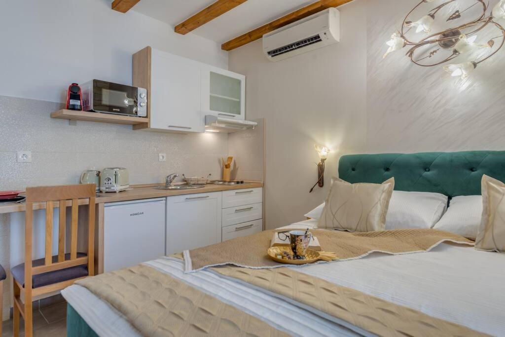 Diva 1,Stylish Old Town Studio Apartment Near Beach Split Bagian luar foto