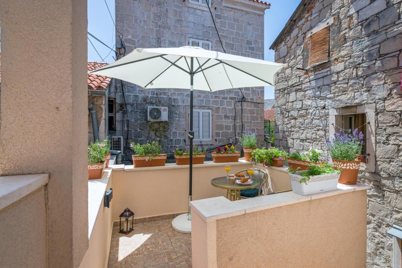 Diva 1,Stylish Old Town Studio Apartment Near Beach Split Bagian luar foto